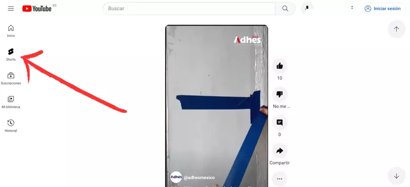 Captura con flecha señalando shorts de YouTube
